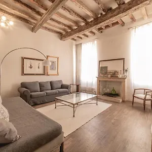 https://casa-sangiacomo-quattro.emilia-romagnahotels.net