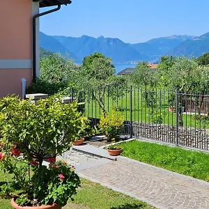 https://apartment-with-garden-and-parking.it-lombardy.com